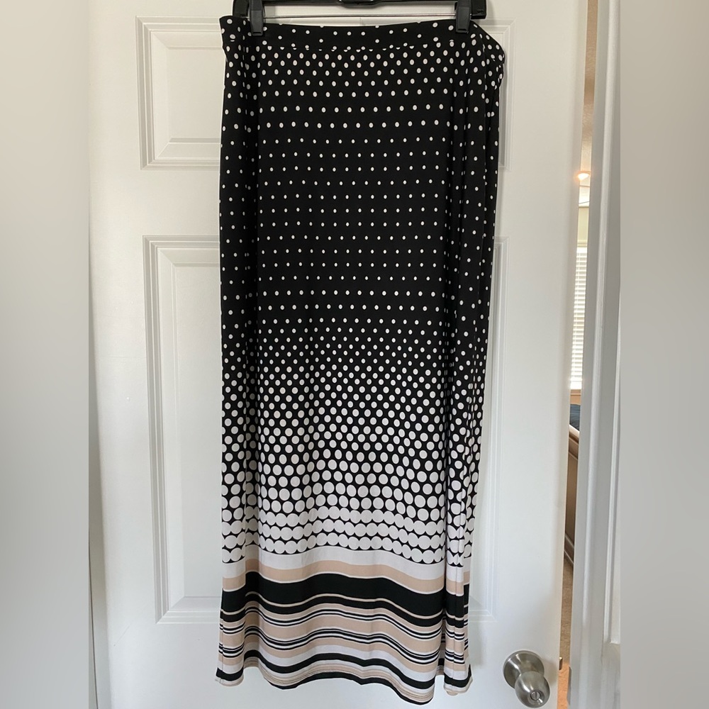 Women’s Midi skirt with spots and stripes